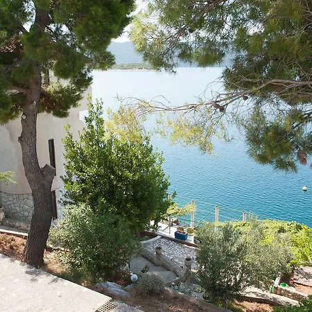 And Zamak Πανσιόν Klek