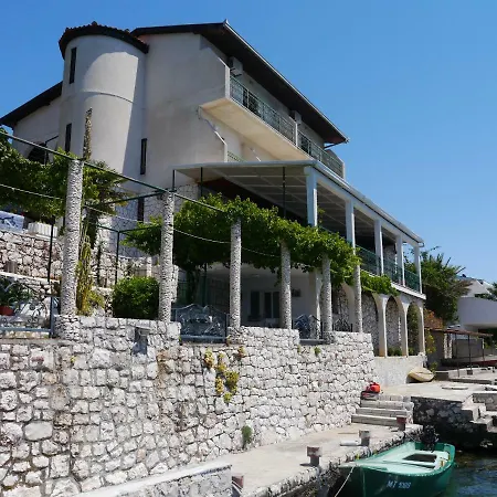 And Zamak Πανσιόν Klek