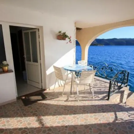 And Zamak Πανσιόν Klek